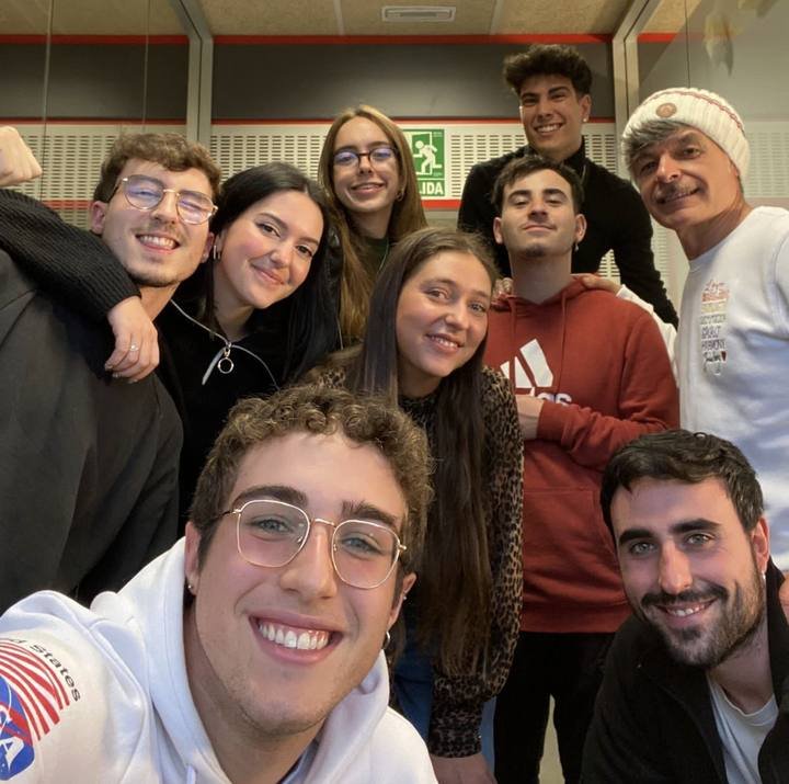 El equipo de ECOOOtalks posando con Nacho Guerrero