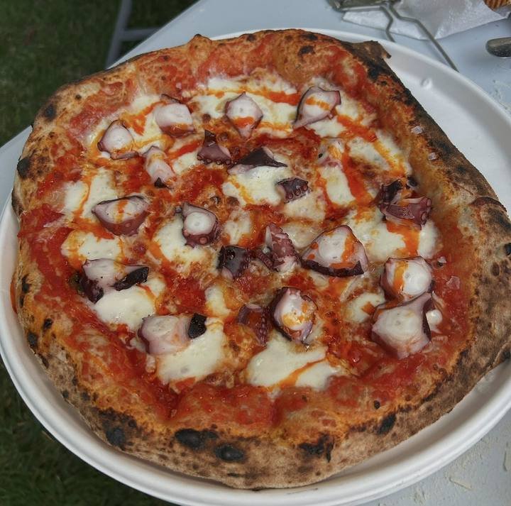 Pizza napolitana con pulpo